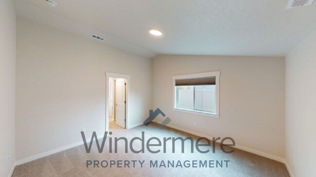 Building Photo - 637 Kingbird Ct