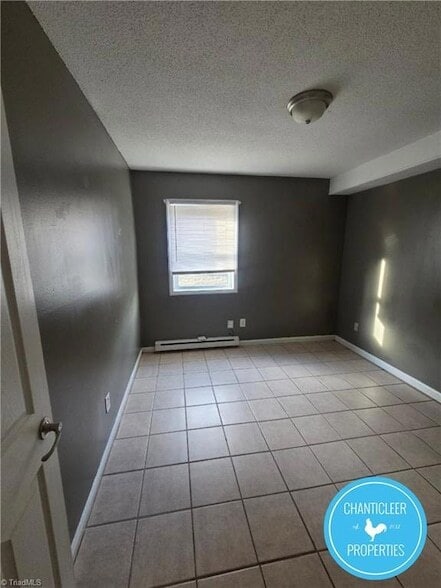 Building Photo - 1500 Autumn Dr