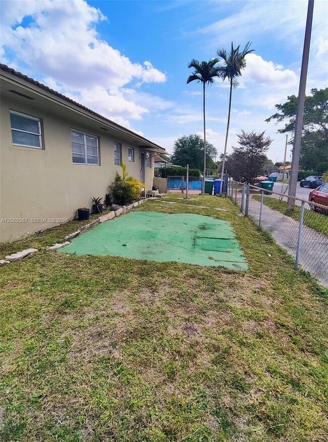 Building Photo - 525 SW 56th Ave