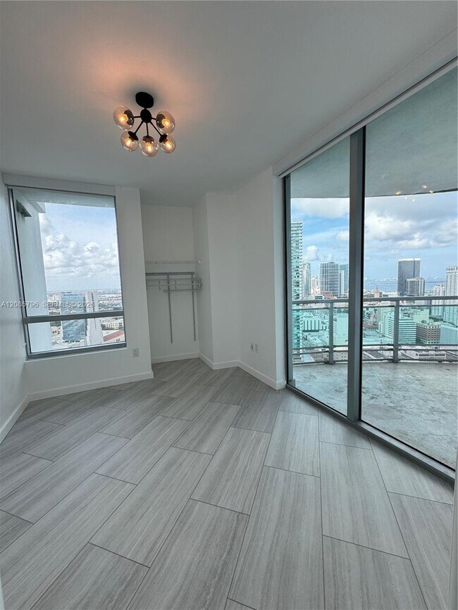 Building Photo - 350 S Miami Ave