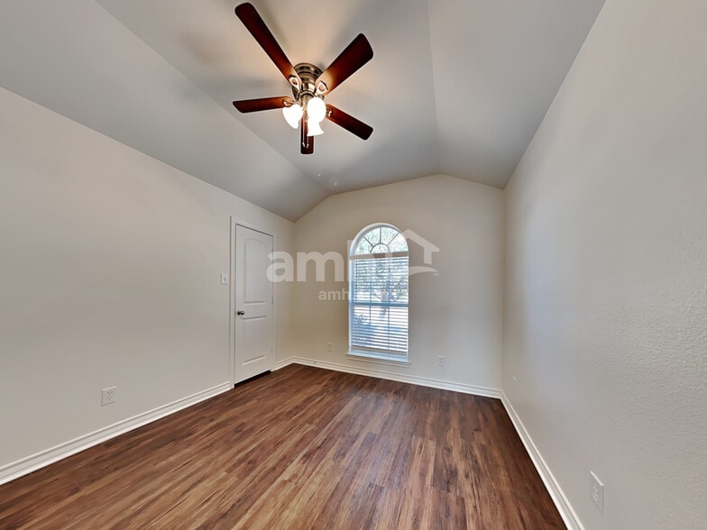 Building Photo - 908 Mesa Vista Dr