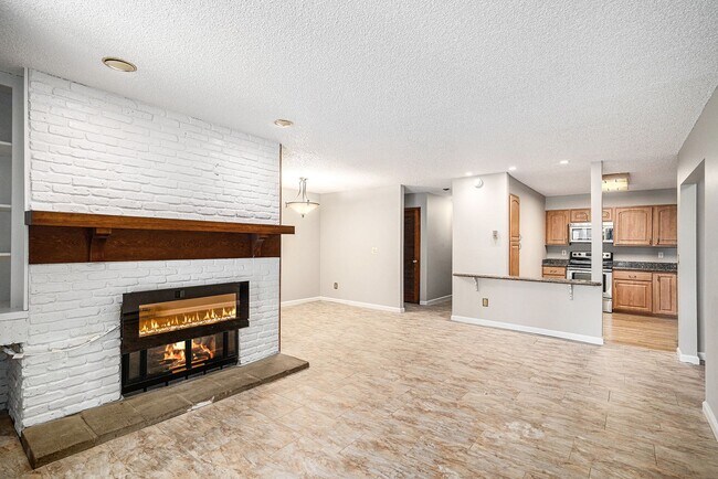Building Photo - 2 Bedroom 2 Bath Condo in Pier Point Villa...