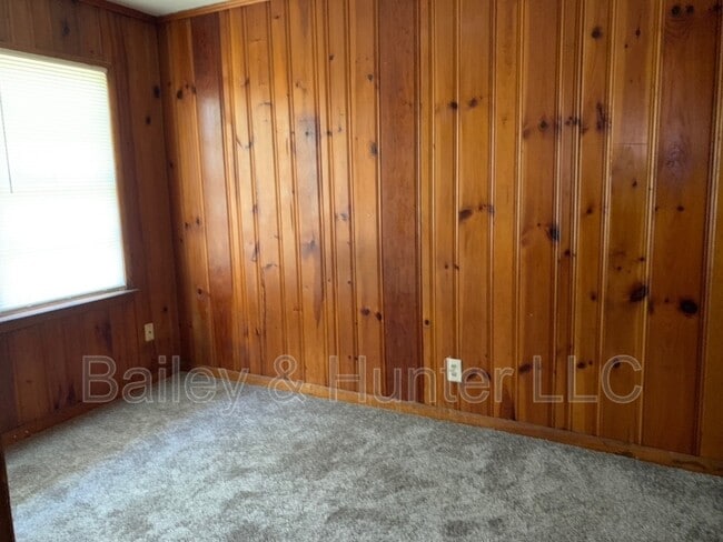 Building Photo - 1421 Adele Ave SW