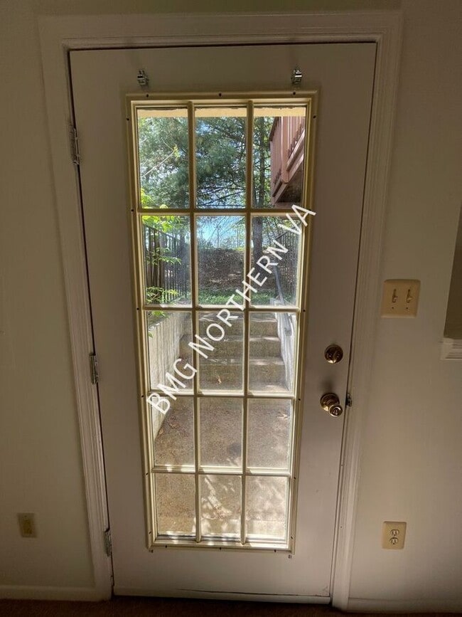 Building Photo - 865 Tall Oaks Square