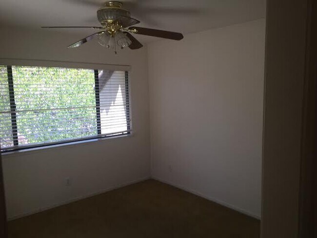Building Photo - 3 br, 2 bath House - 2890 Huntington Blvd ...