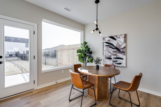 Building Photo - Pineway Tracy Plan