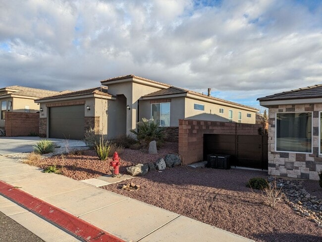 Building Photo - Adorable 3 Bedroom Home in Hurricane!