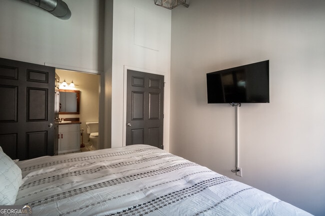 Building Photo - 269 N Hull St