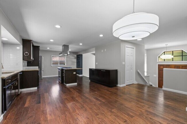 Building Photo - Air Conditioned Urban Retreat in Whispering Pines
