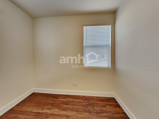 Building Photo - 1069 S Woodsome Ave