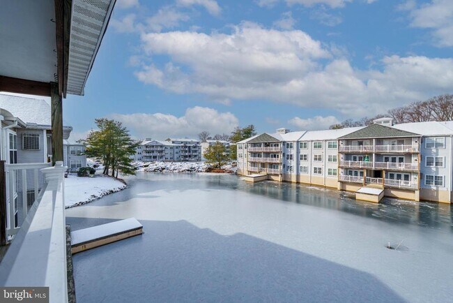 Building Photo - 806 Waters Edge Dr