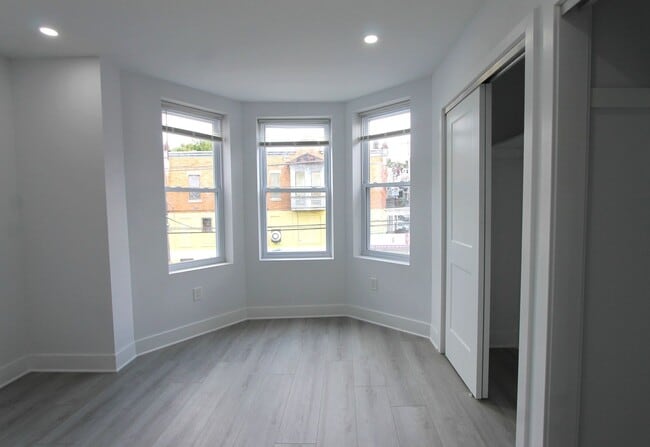 Building Photo - 103 E Coulter St