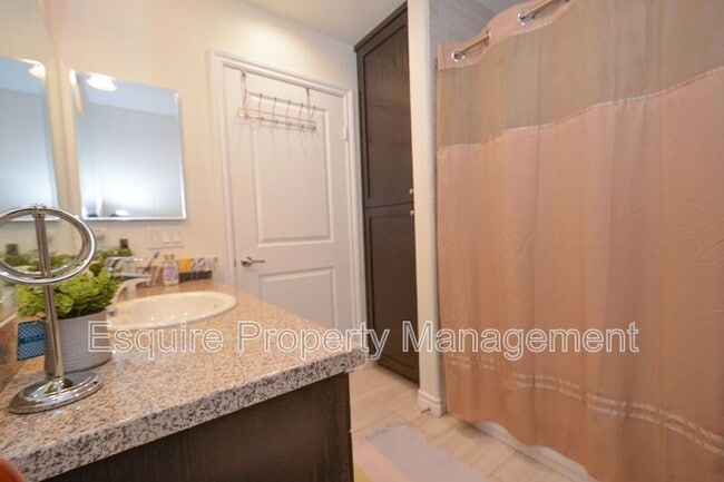 Building Photo - 328 Newbury Vista Ln