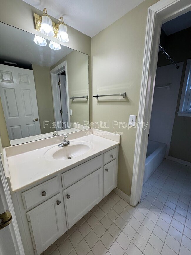 Building Photo - 425 Water Shadow Ln