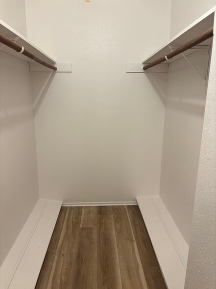 Building Photo - 8585 Glen Meadow Ln