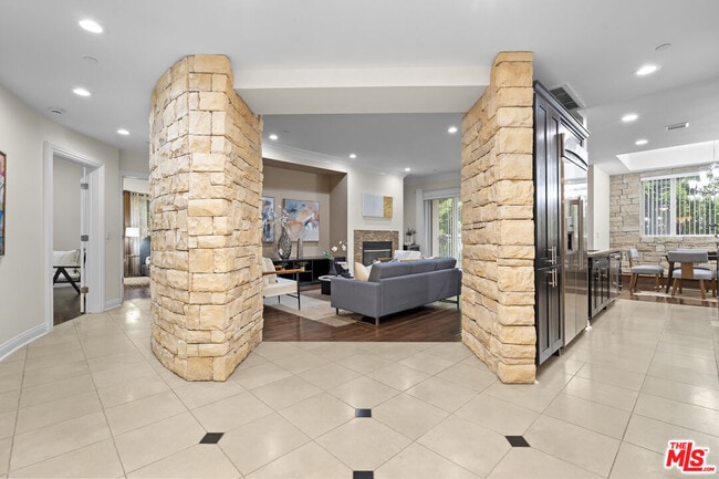 Building Photo - 4848 Wilshire Blvd