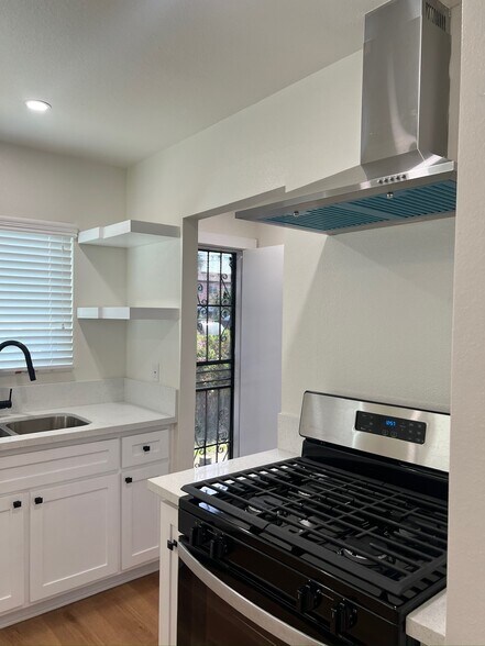 Building Photo - 4858 Ascot Ave