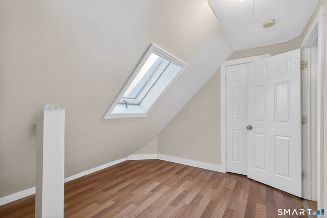 Building Photo - 361 Ridgefield Ave