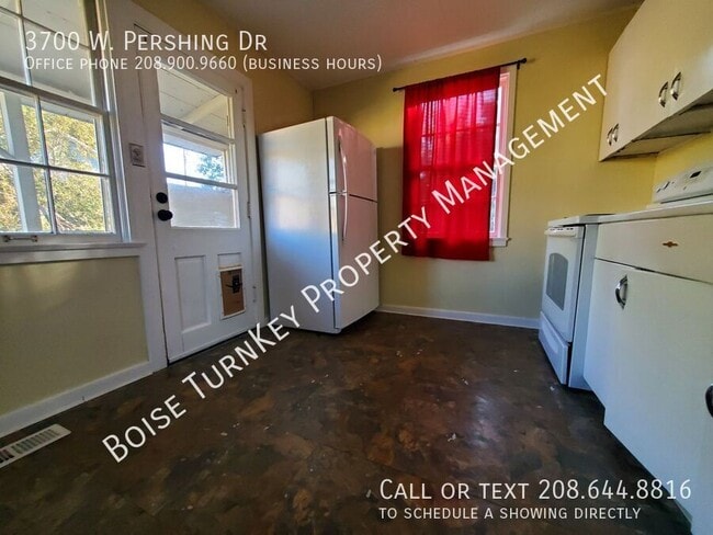 Building Photo - 3700 Pershing Dr