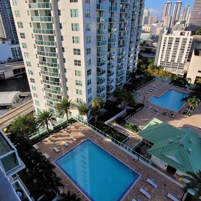 Building Photo - 41 SE 5th St