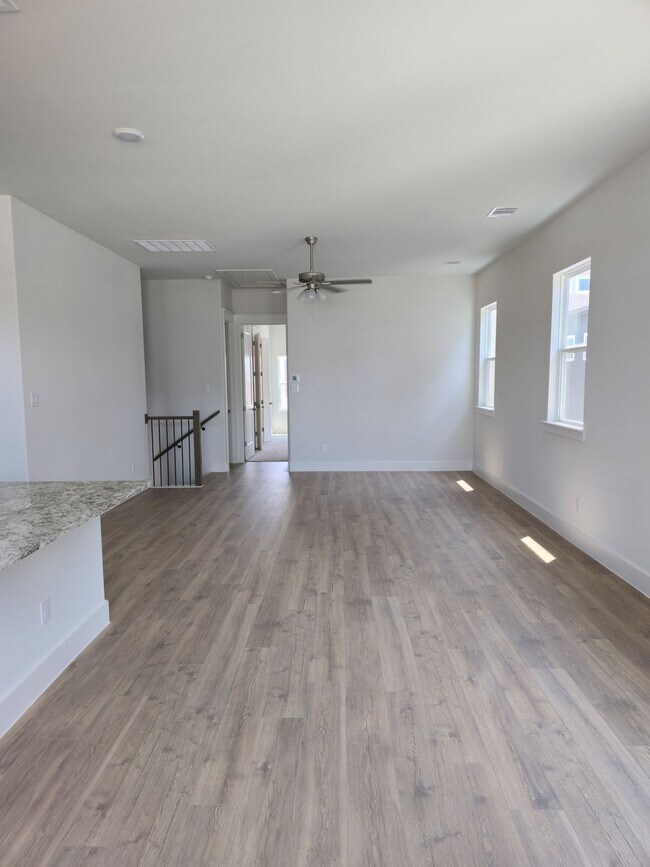 Building Photo - 808 Meadowcrest Dr