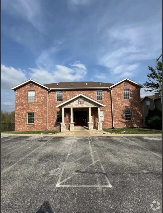 Building Photo - 3 bedroom/2 bath condo unit