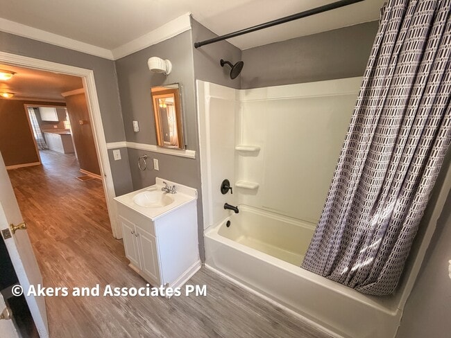 Building Photo - 104 Jackson Rd