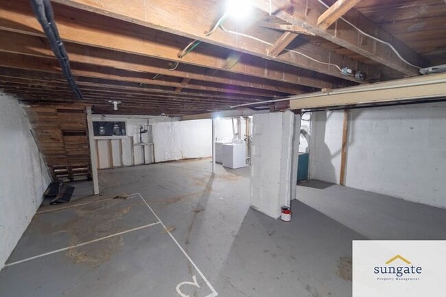 Building Photo - 1410 Dartmouth Ave