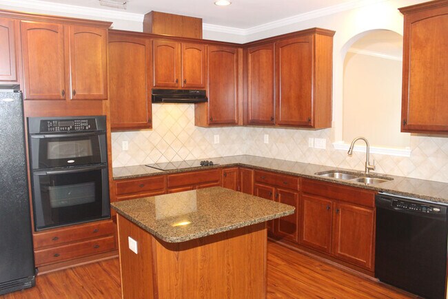 Kitchen - 711 Keystone Park Dr