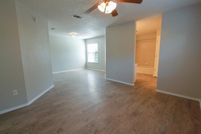 Building Photo - 605 Timber Trail