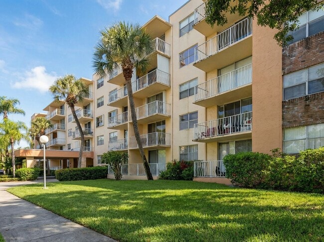 Building Photo - 470 Executive Center Dr