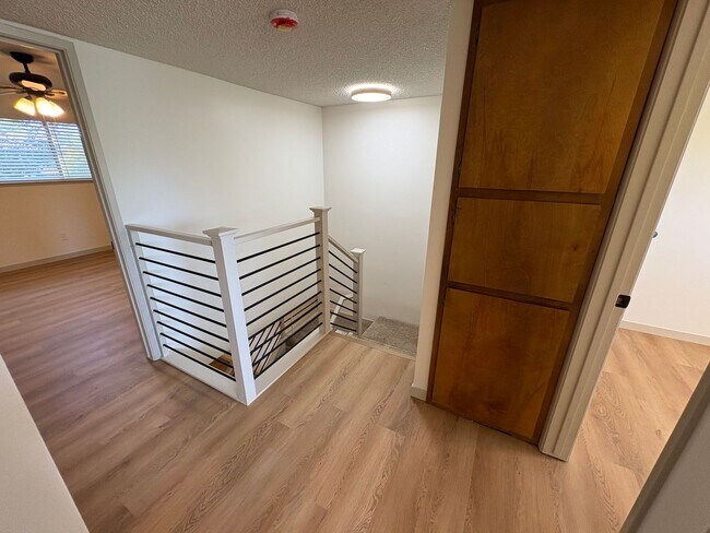 Building Photo - NewB SAC T 7558