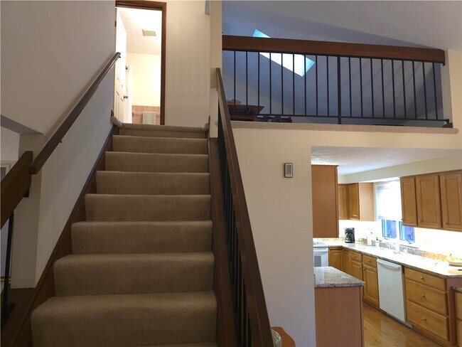 Building Photo - 26 Treetop Dr