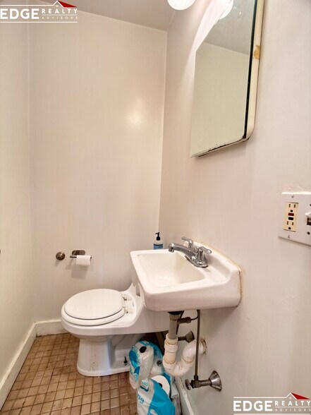 Building Photo - 62 Egmont St