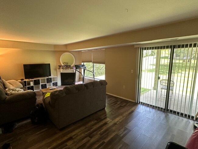 Building Photo - 225 Briarcrest