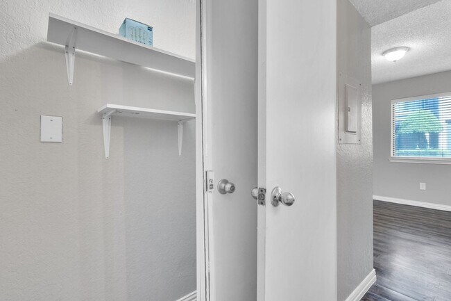 Building Photo - 2309 Balsam Dr