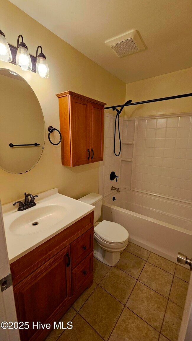 Building Photo - 709 Terrace Ct