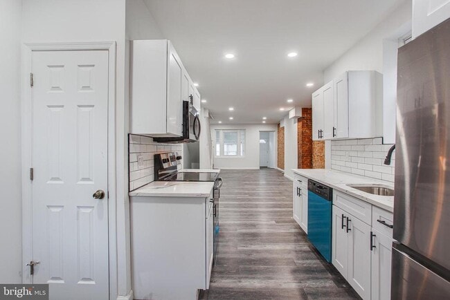 Building Photo - 5511 Willows Ave