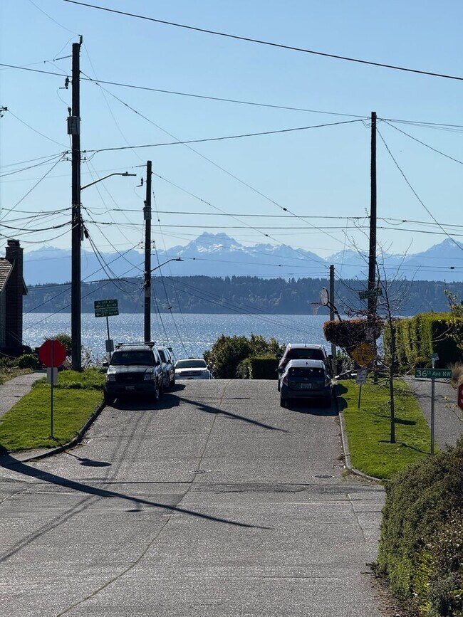 Building Photo - Stunning 4 Bed 4 Bath Home Steps from Golden Gardens in Ballard with MIL Suite