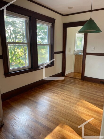 Building Photo - 50 Larch St