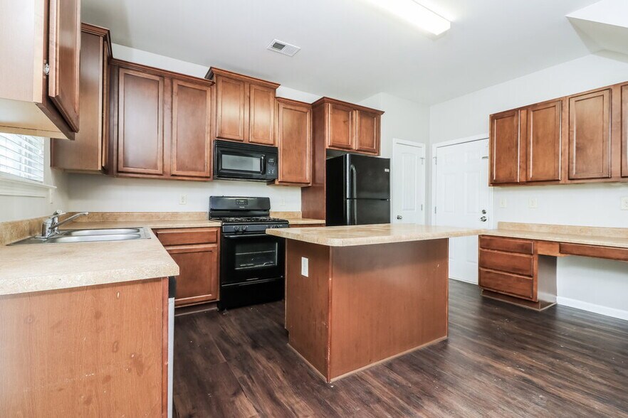 Building Photo - 98 High Point Way