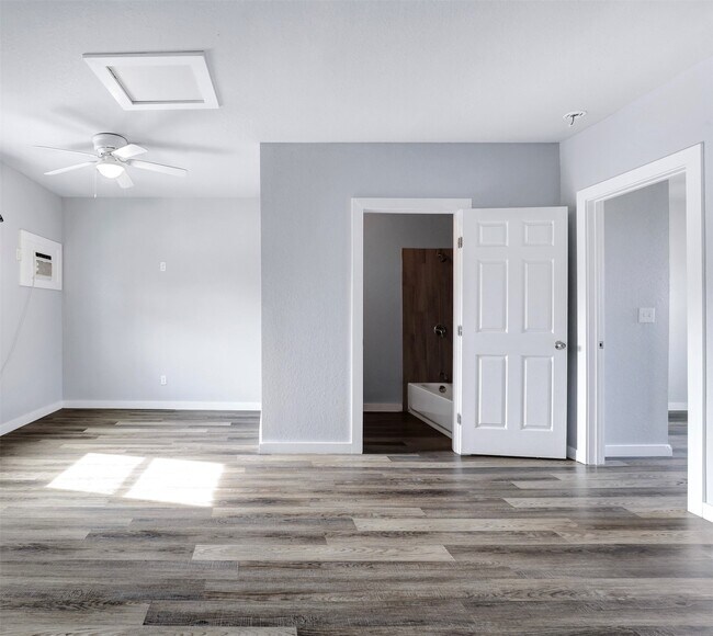 Building Photo - 438 S San Joaquin Ave