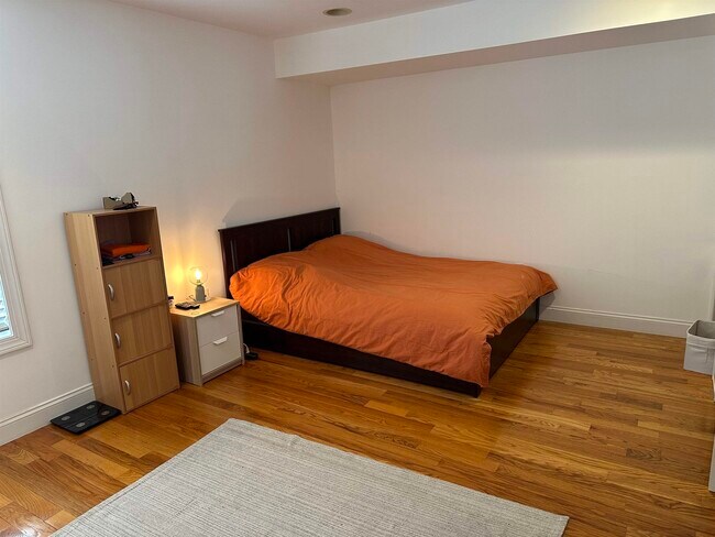 Building Photo - 124 68th St