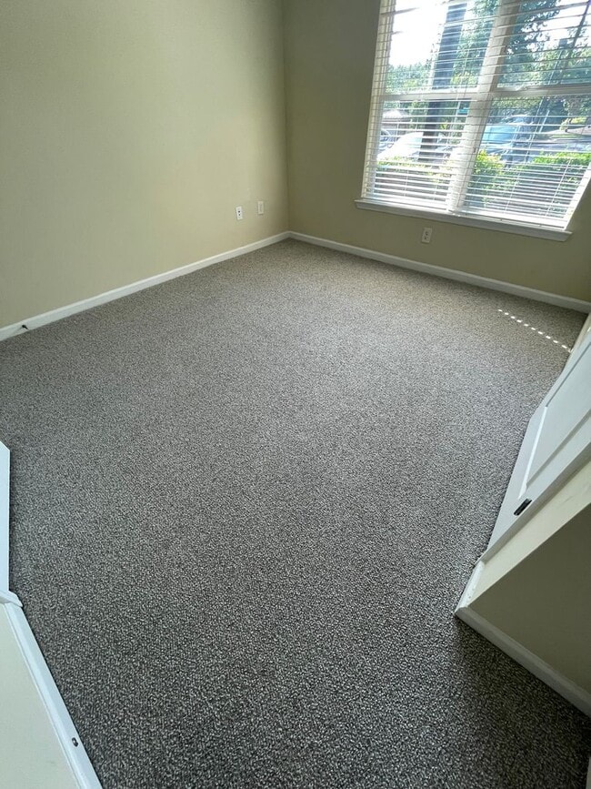 Building Photo - 15-1512 Dukes