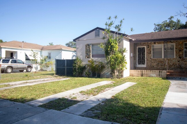 Building Photo - 5860 SW 9th St