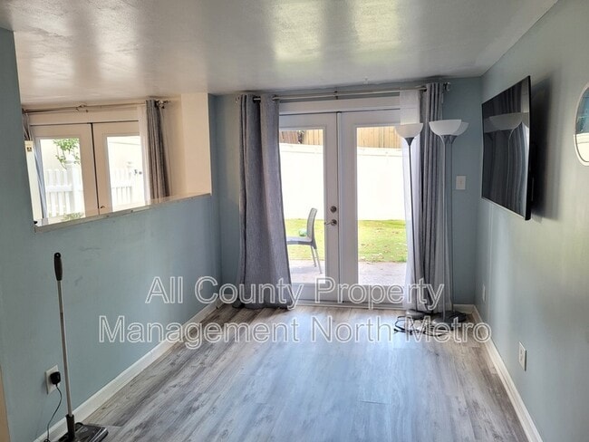 Building Photo - 5606 Roberts Dr