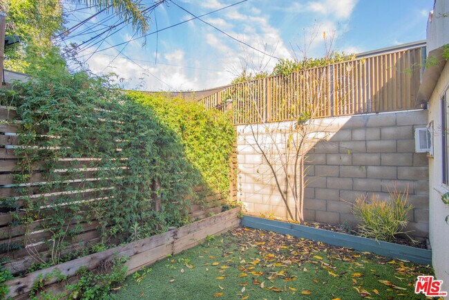 Building Photo - 6501 Drexel Ave