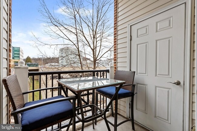 Building Photo - 200 W Elm St