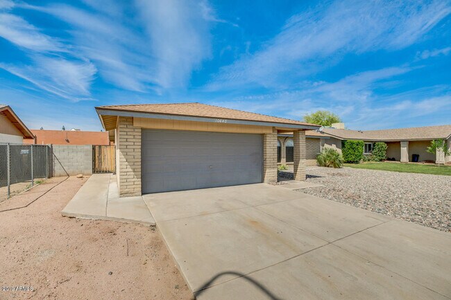 Building Photo - 10640 N 66th Ave