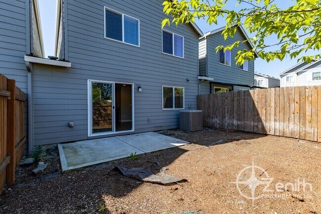 Building Photo - 7415 NE 136th Ave